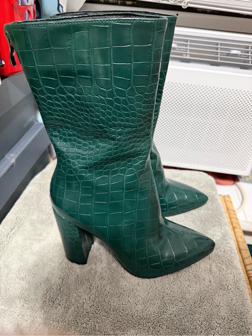 Women’s Green Croc-Embossed Faux Leather Pointed Toe Ankle Boots - Picture 2 of 6